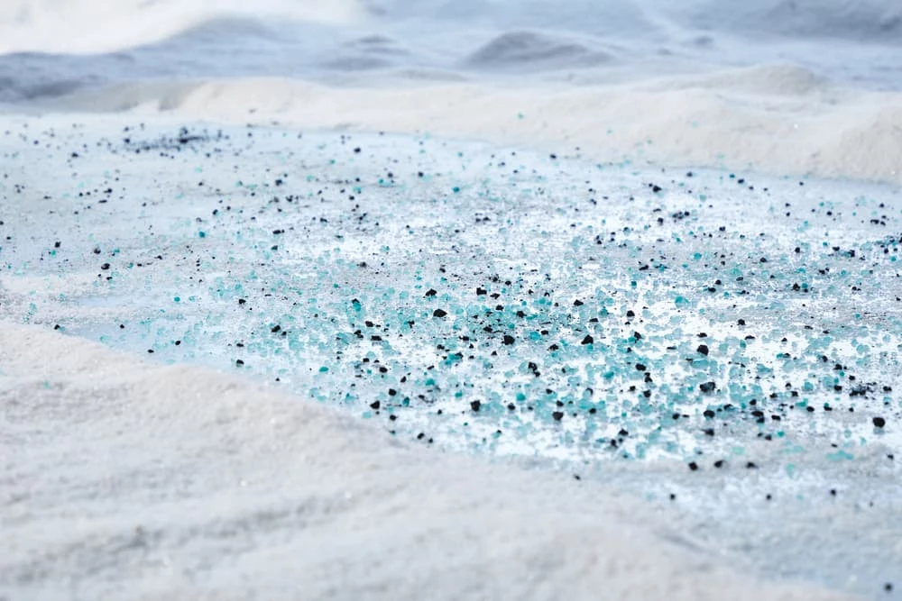 Yardworks LavaTrax Traction Aid For Icy Surfaces, 4.5-kg - Image 7