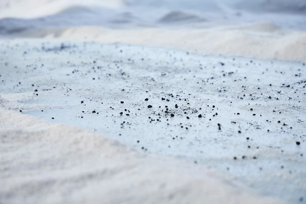 Yardworks LavaTrax Traction Aid For Icy Surfaces, 4.5-kg - Image 8